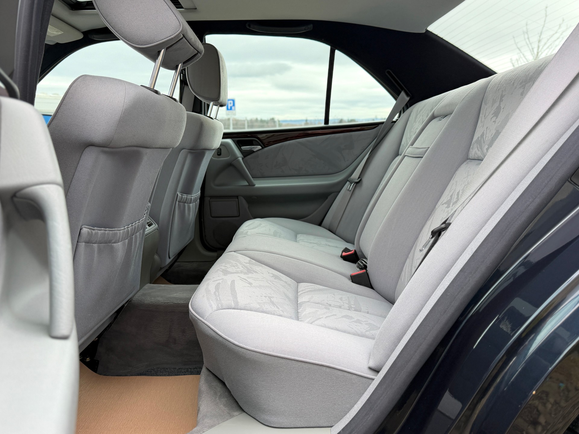 MERCEDES-BENZ E 320 Elégance Automatic-image-19
