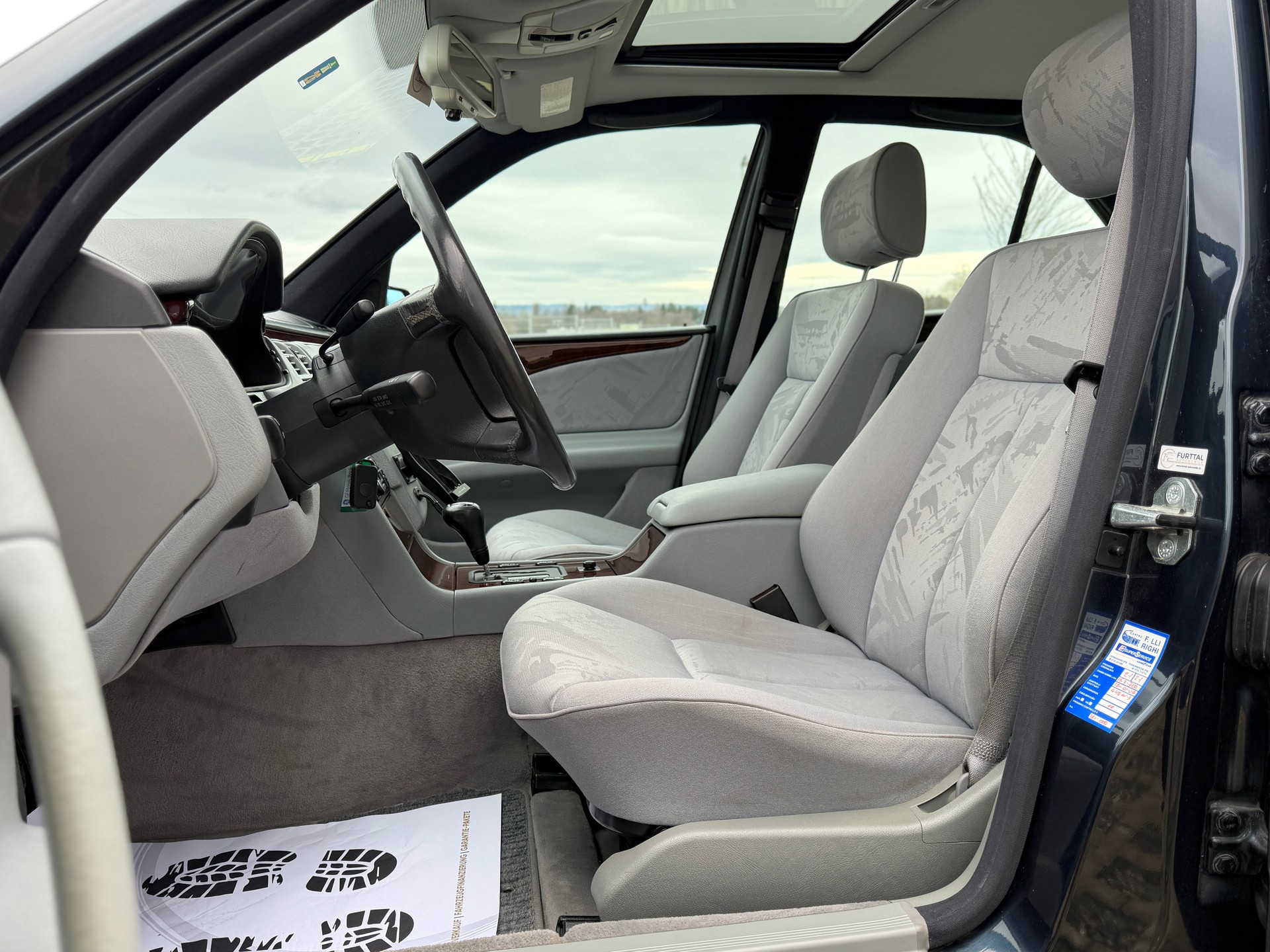 MERCEDES-BENZ E 320 Elégance Automatic-image-15