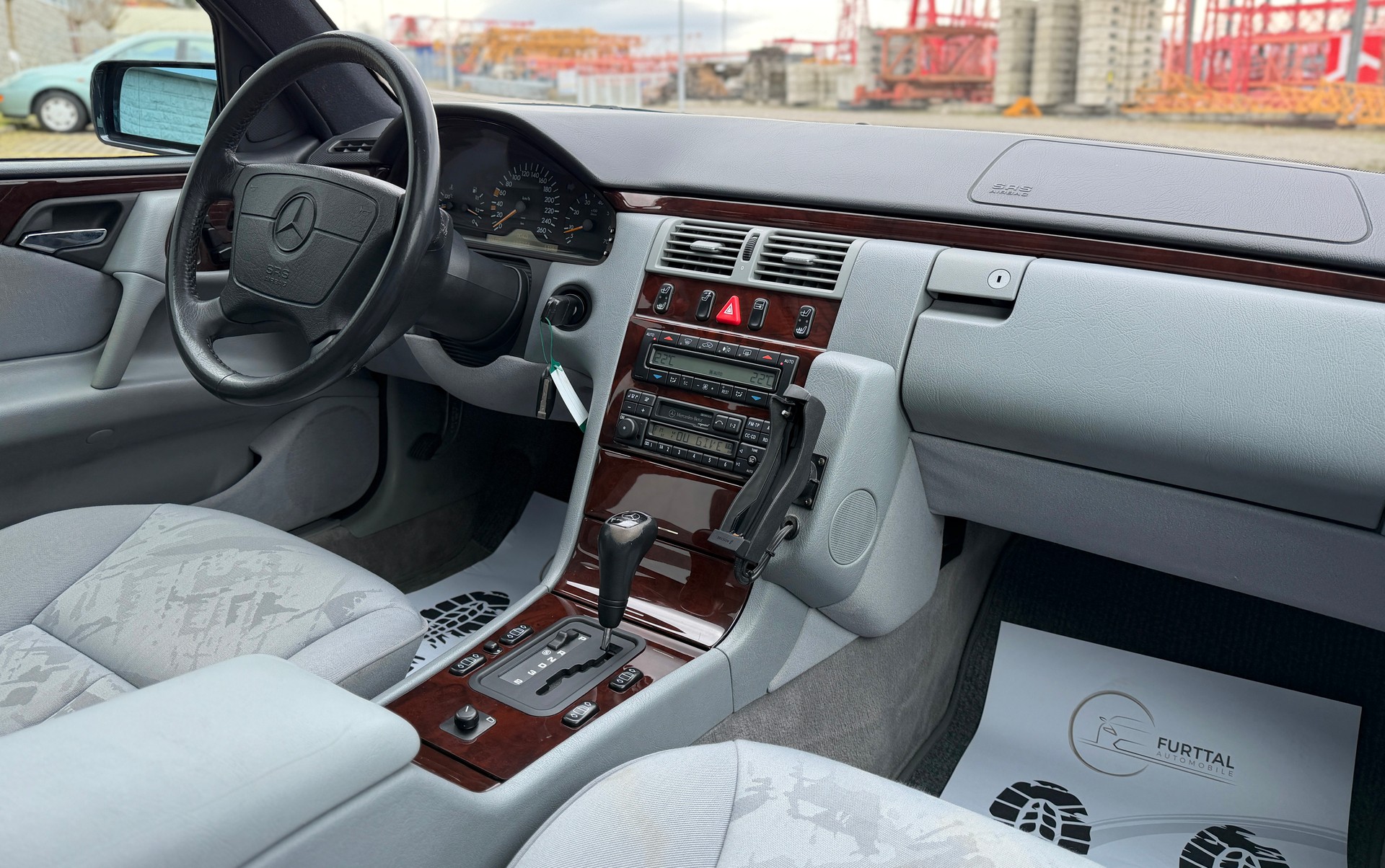 MERCEDES-BENZ E 320 Elégance Automatic-image-14