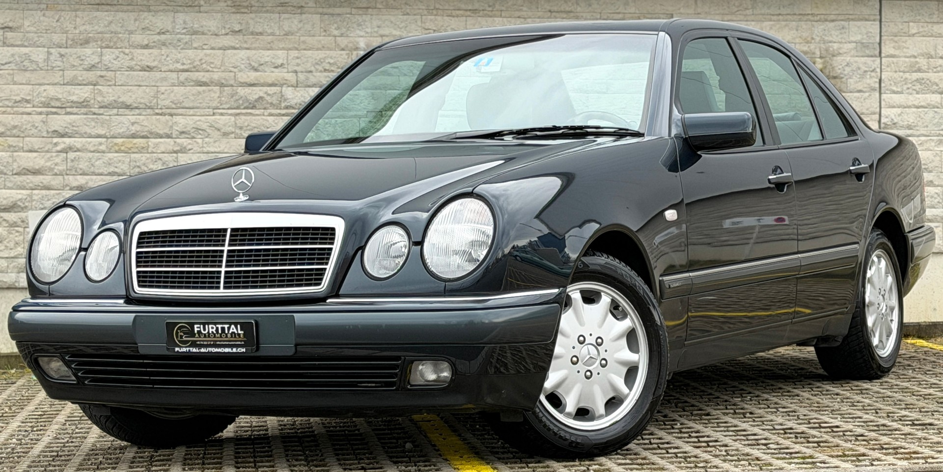 MERCEDES-BENZ E 320 Elégance Automatic-showroom-element-3