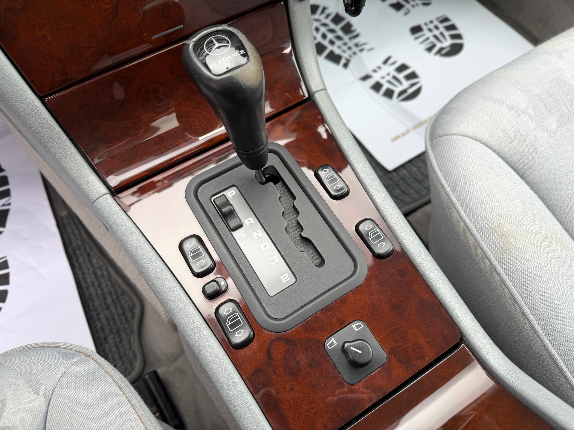 MERCEDES-BENZ E 320 Elégance Automatic-image-26