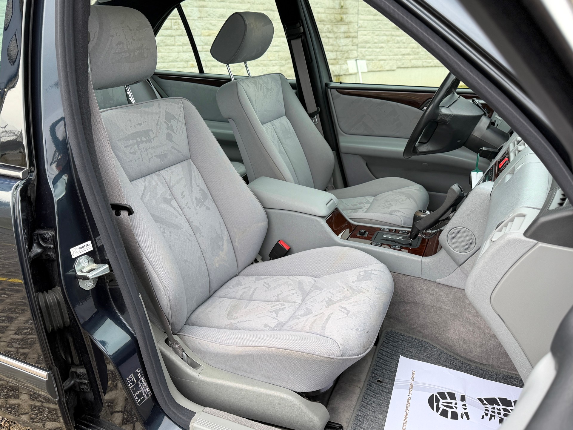 MERCEDES-BENZ E 320 Elégance Automatic-image-18