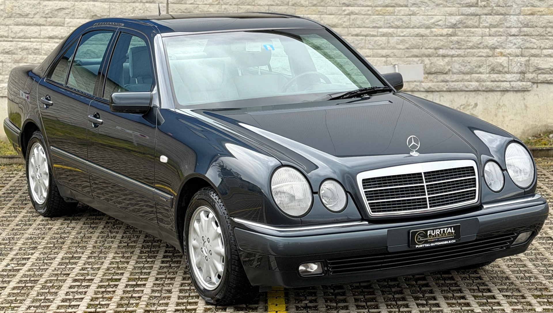 MERCEDES-BENZ E 320 Elégance Automatic-showroom-element-2