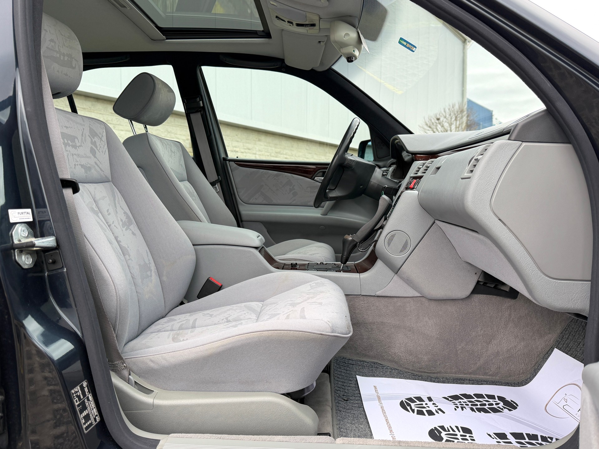 MERCEDES-BENZ E 320 Elégance Automatic-image-17