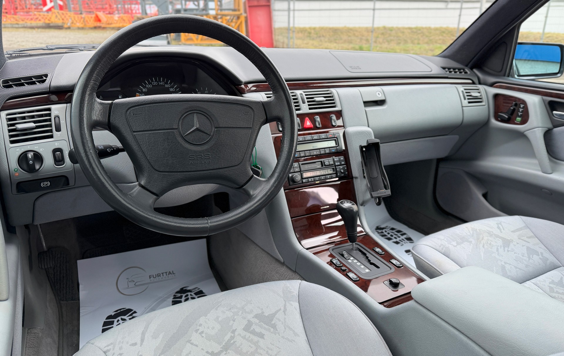 MERCEDES-BENZ E 320 Elégance Automatic-image-13