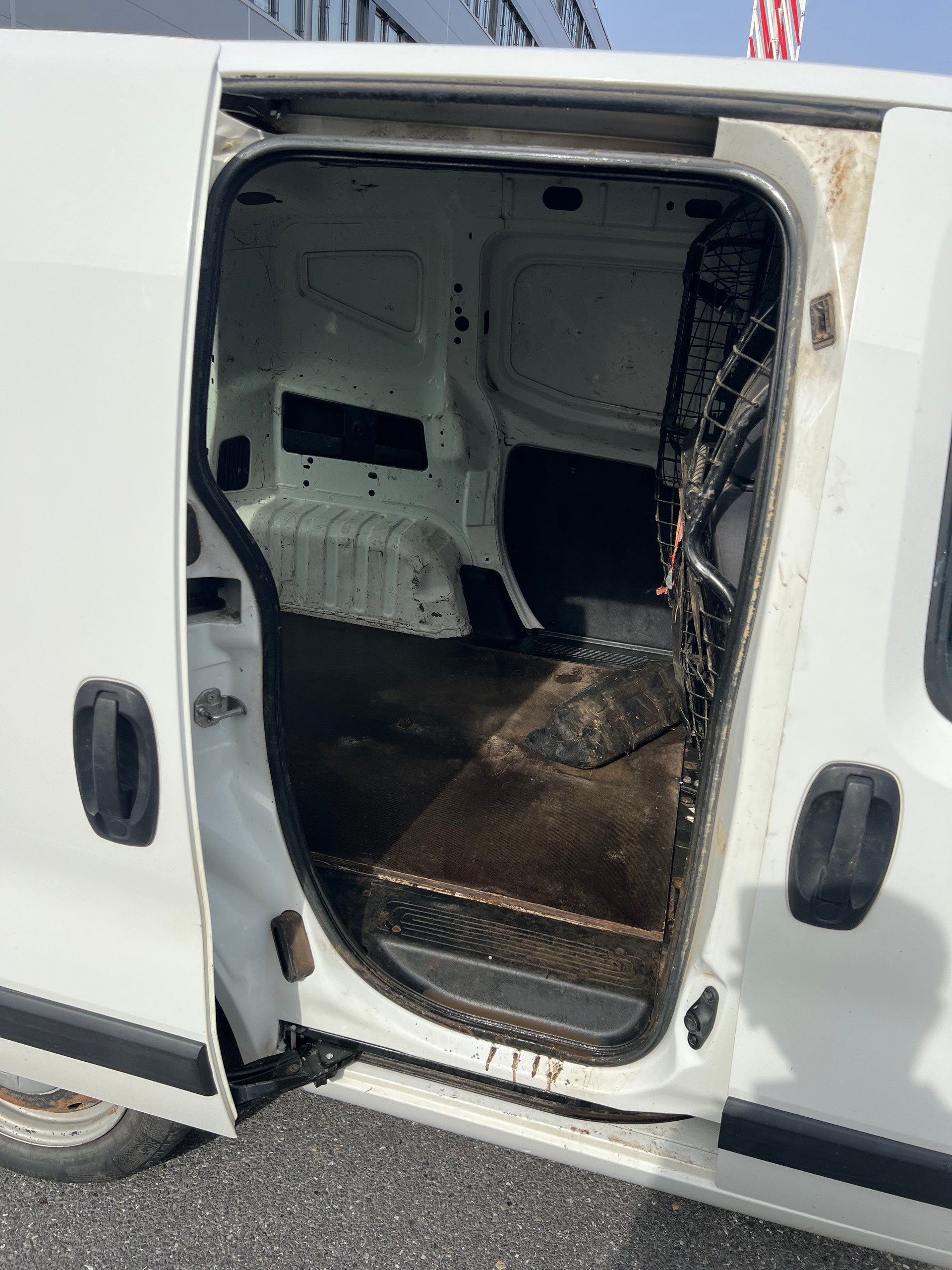 PEUGEOT Bipper 1.3 HDi-image-14