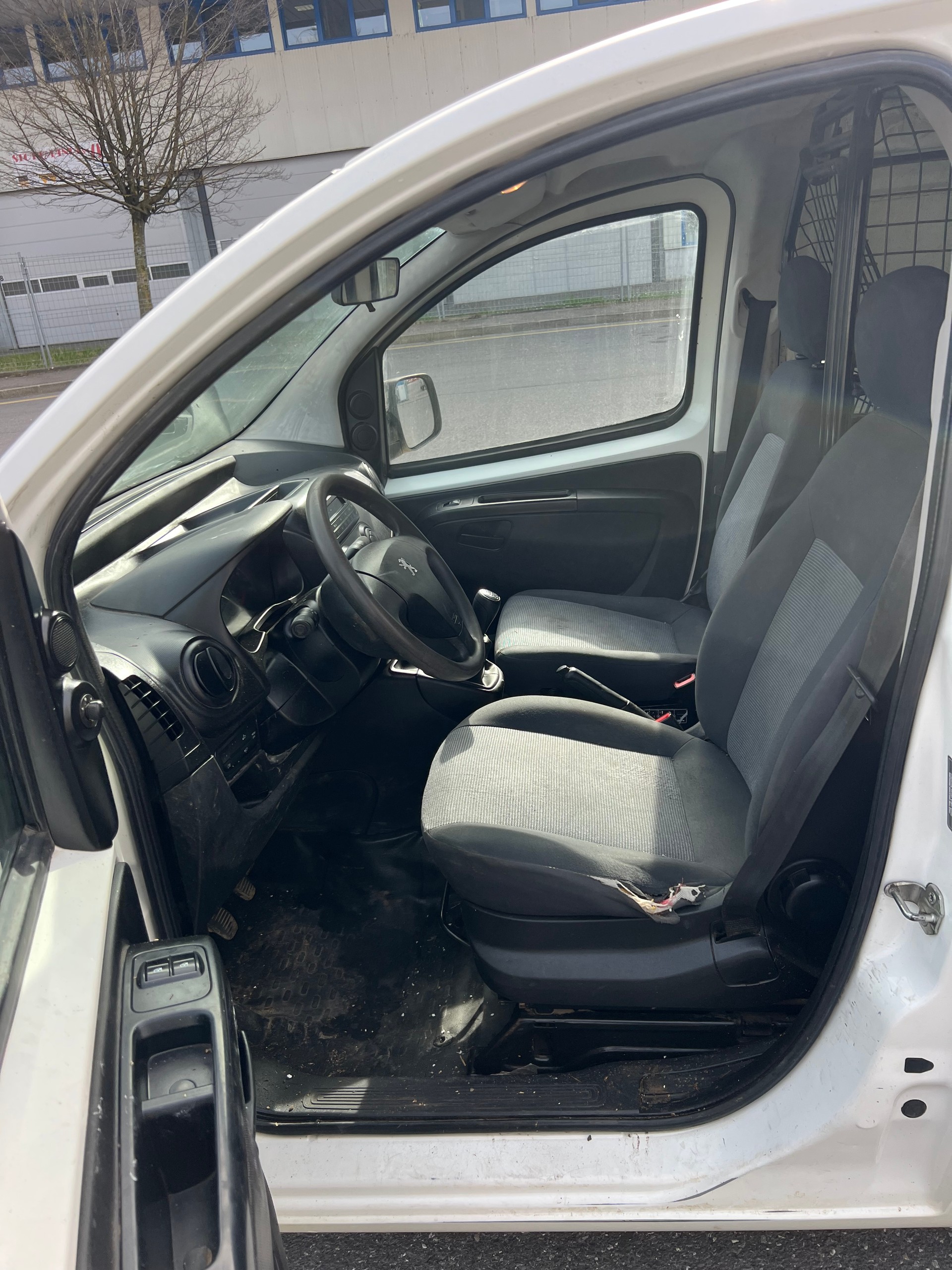 PEUGEOT Bipper 1.3 HDi-image-9