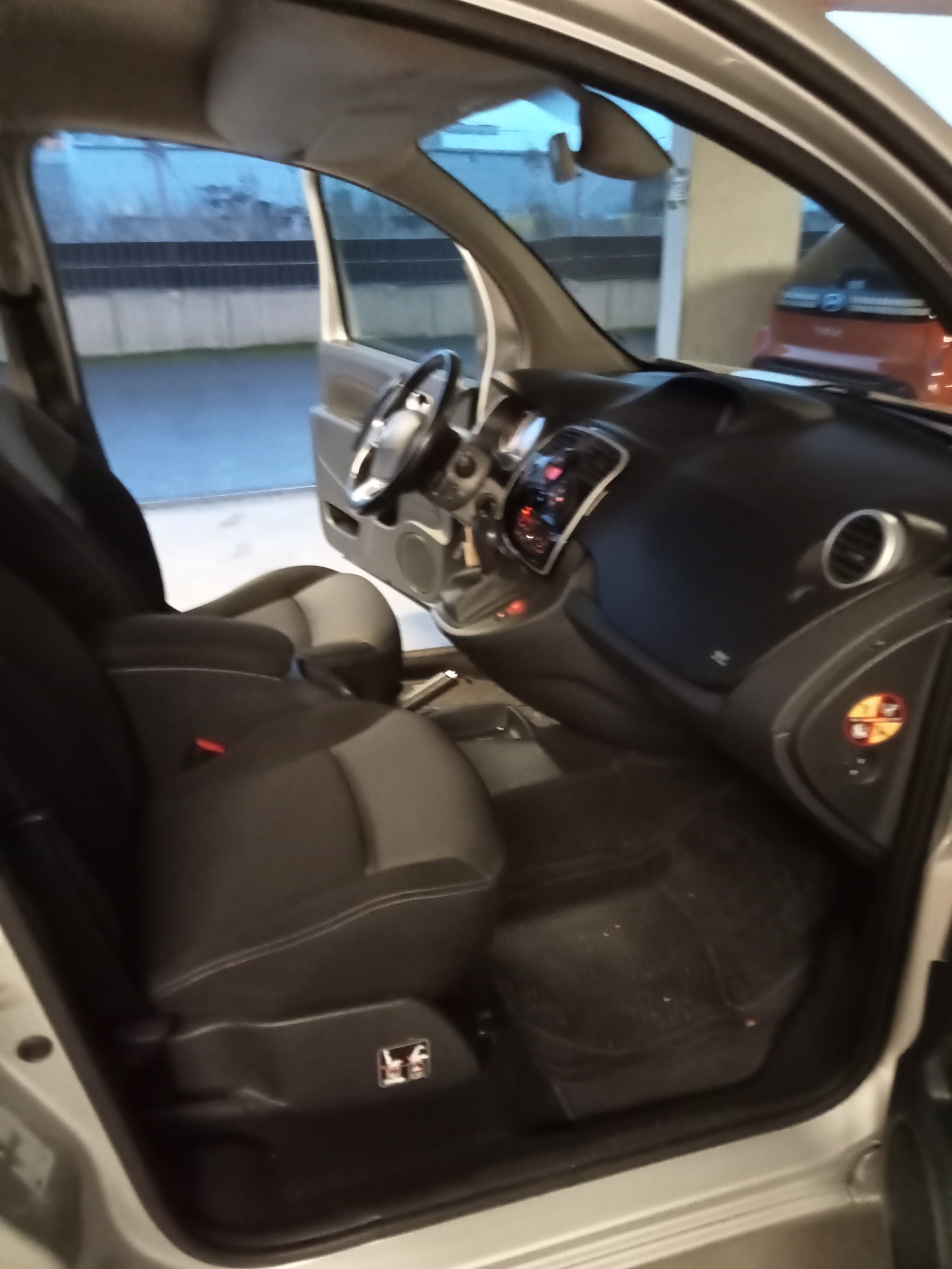 RENAULT Kangoo 1.2 16V Turbo 90th Anniversary EDC-image-9