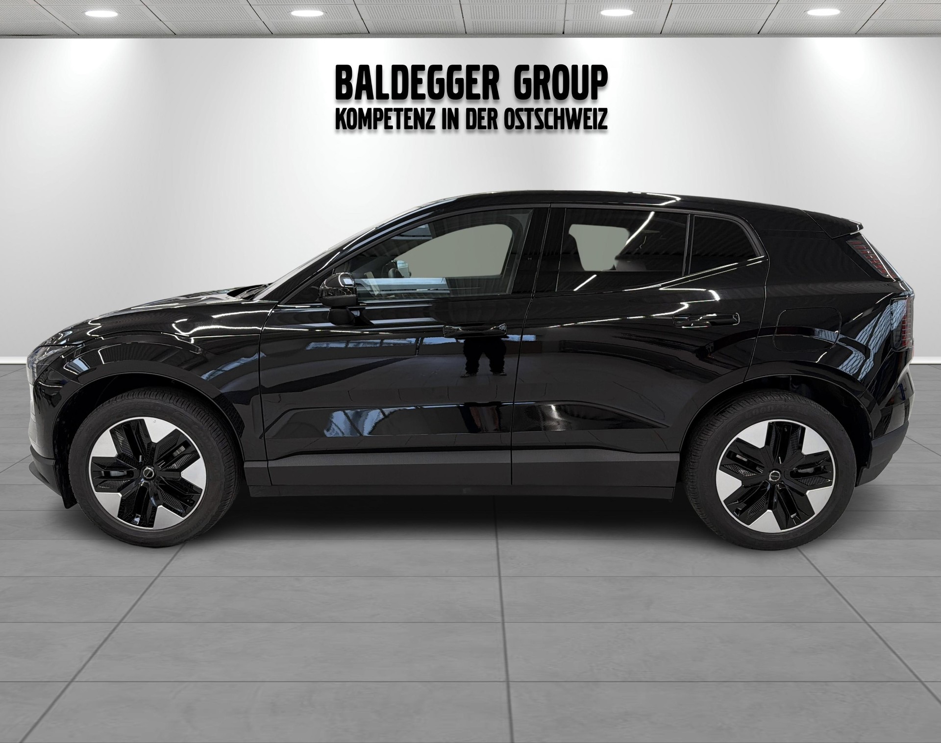 VOLVO EX 30 E40 Core-showroom-element-1