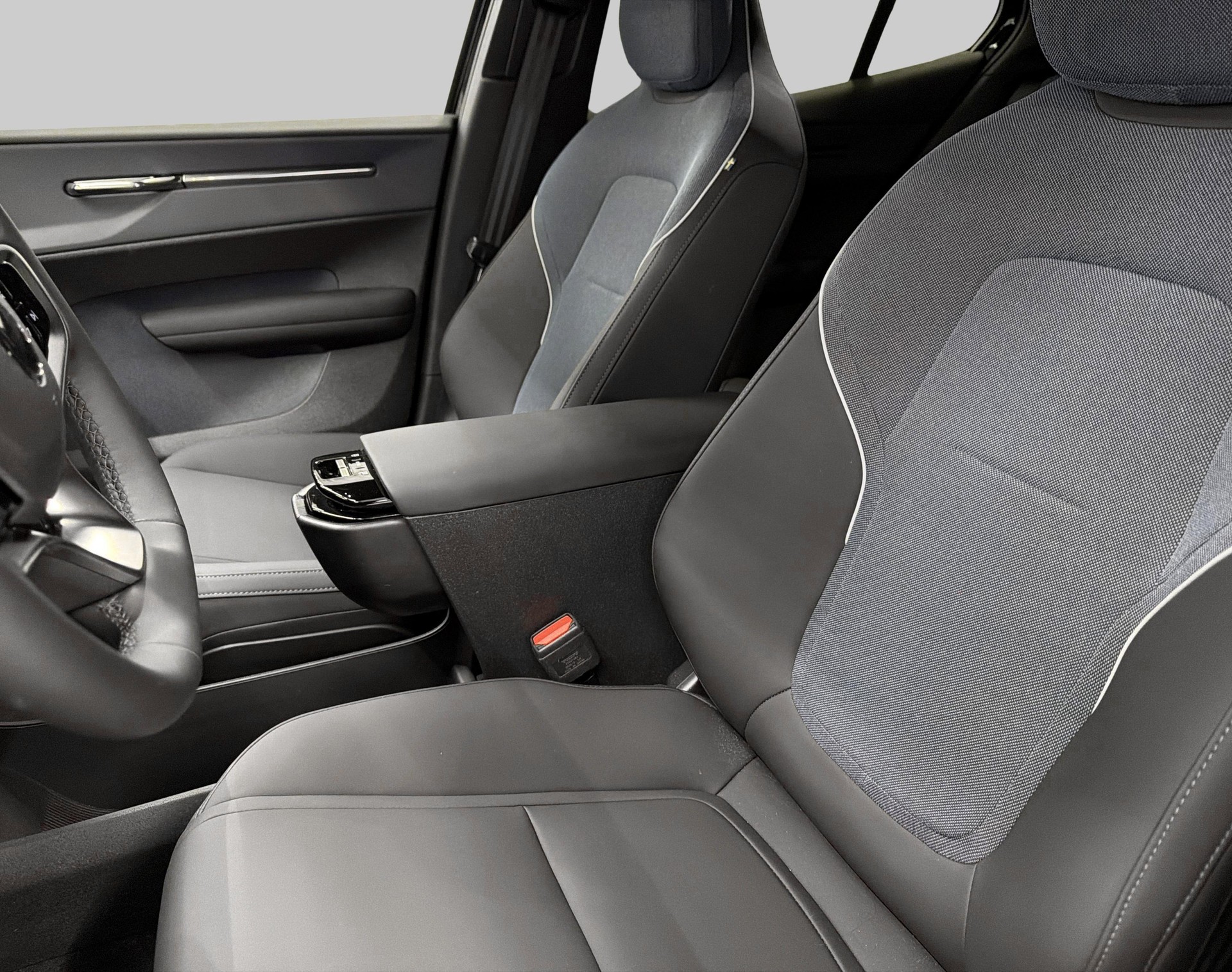 VOLVO EX 30 E40 Core-image-13