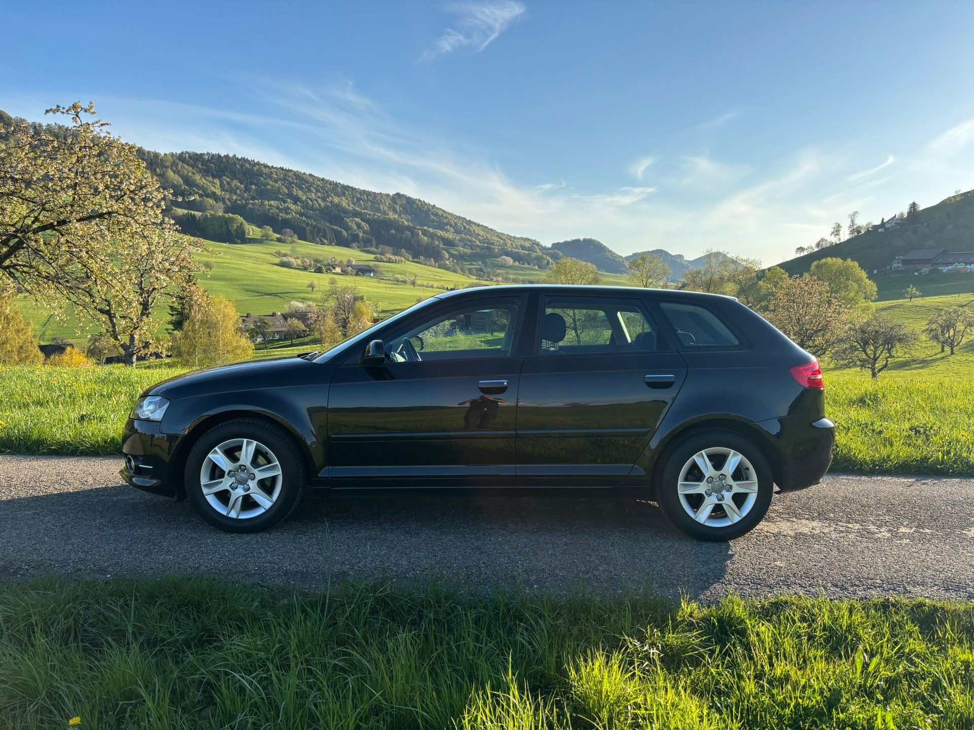 AUDI A3 Sportback 2.0 TDI Attraction-image-1