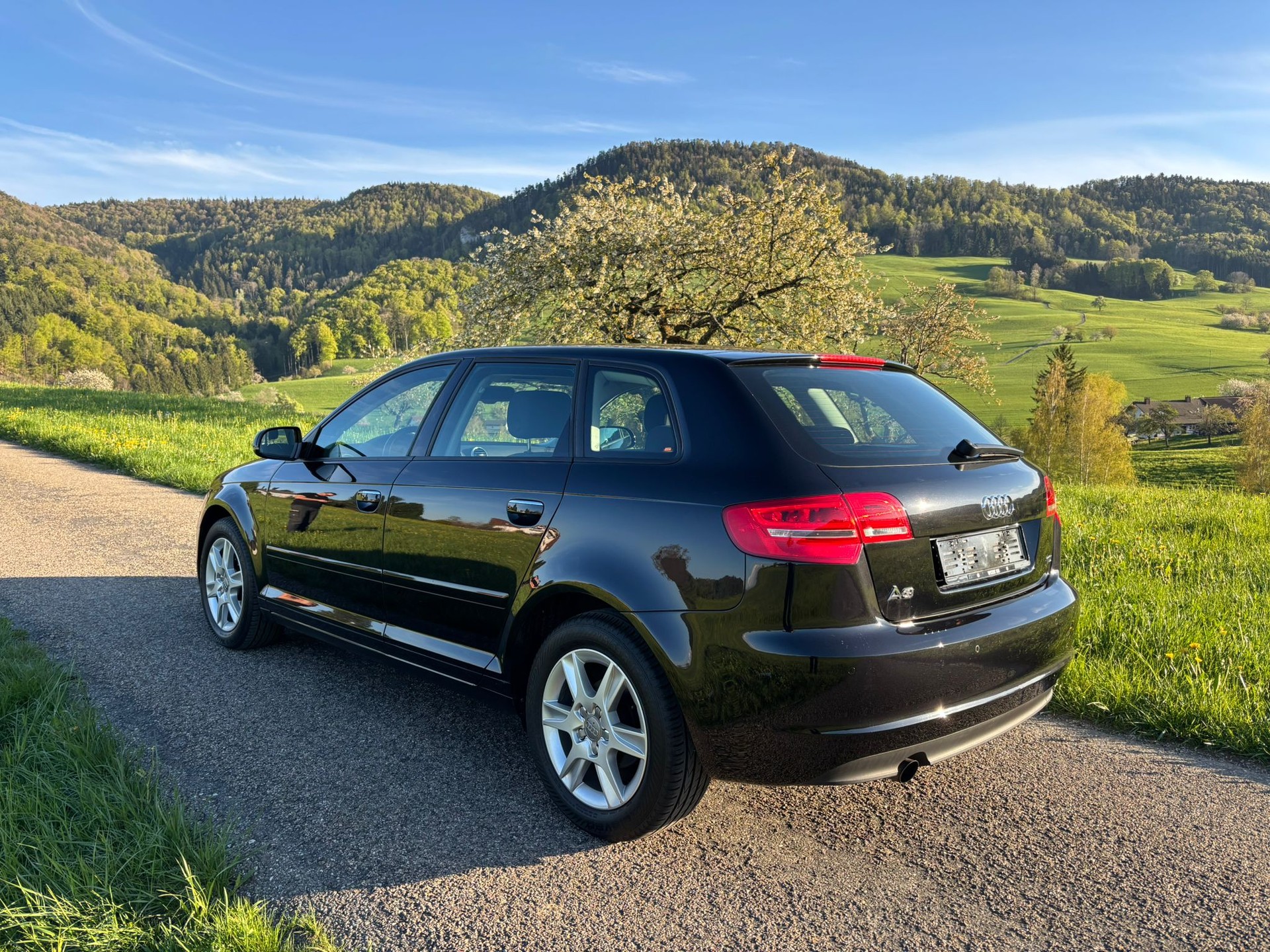 AUDI A3 Sportback 2.0 TDI Attraction-image-2