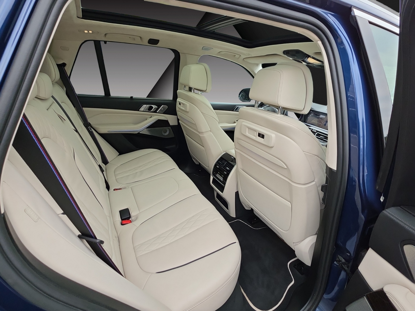 BMW X5 xDrive M50i Steptronic-image-17