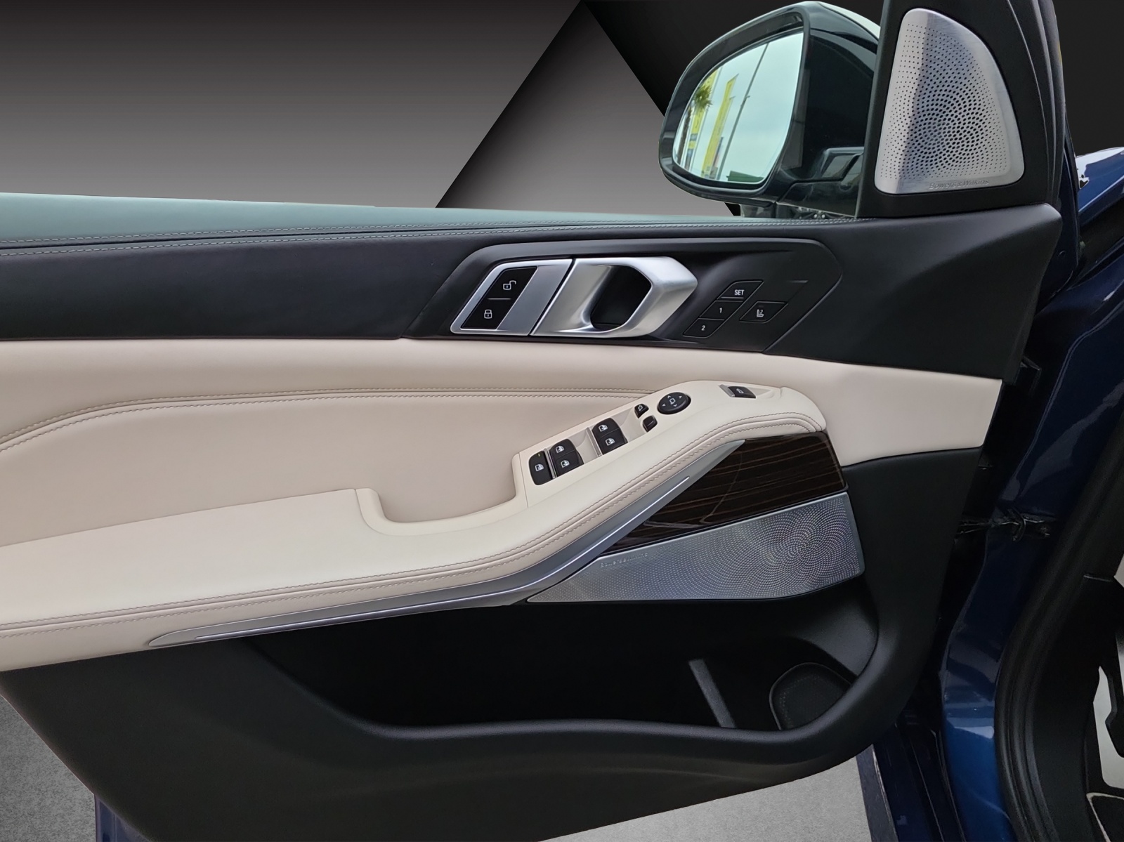 BMW X5 xDrive M50i Steptronic-image-15