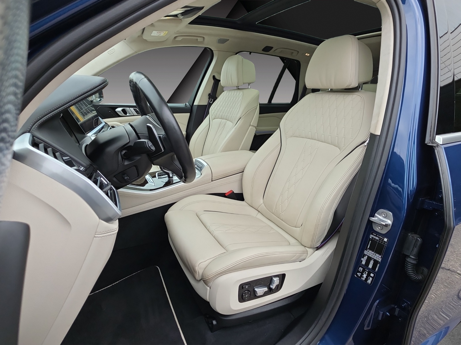 BMW X5 xDrive M50i Steptronic-image-14