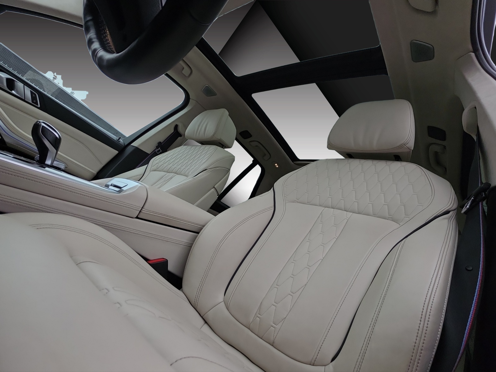 BMW X5 xDrive M50i Steptronic-image-13