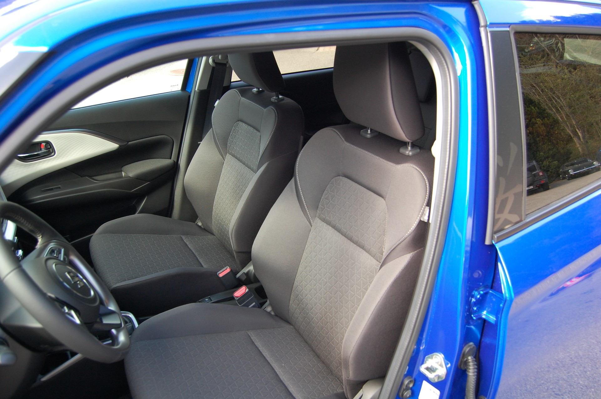 SUZUKI Swift 1.2 Sakura Top Hybrid 4x4-image-15