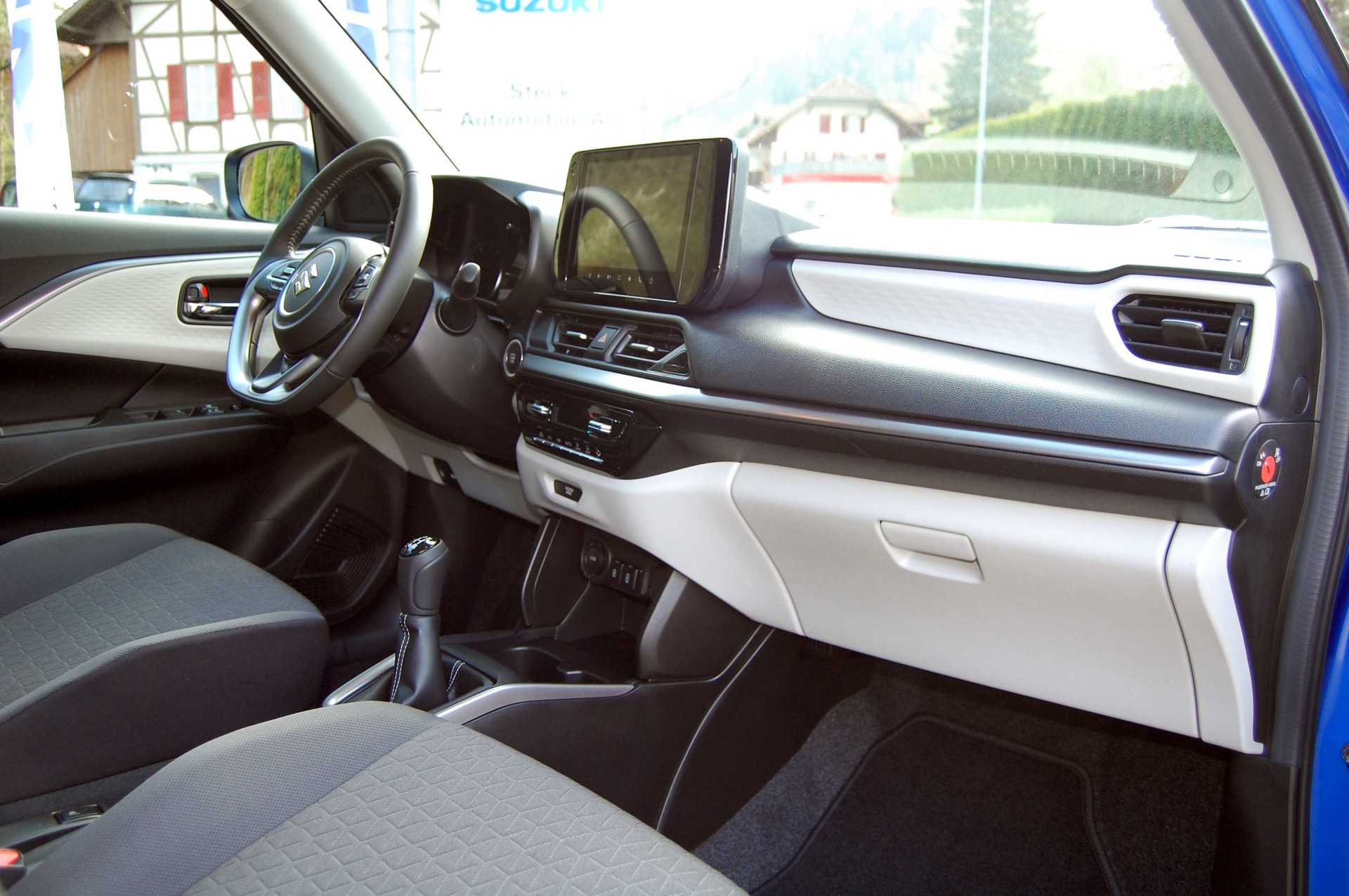 SUZUKI Swift 1.2 Sakura Top Hybrid 4x4-image-13