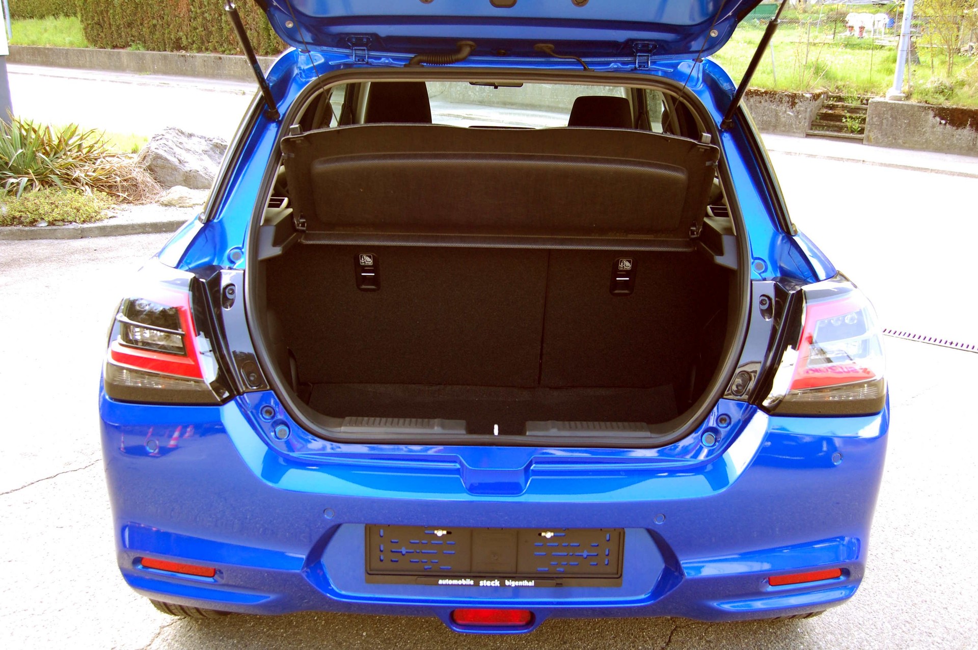 SUZUKI Swift 1.2 Sakura Top Hybrid 4x4-image-7