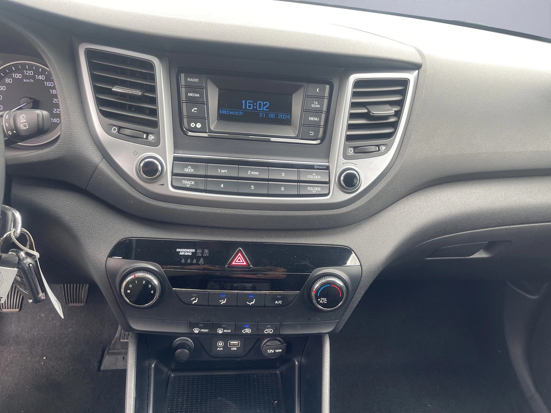HYUNDAI Tucson 1.7 CRDI Swiss Edition-image-10