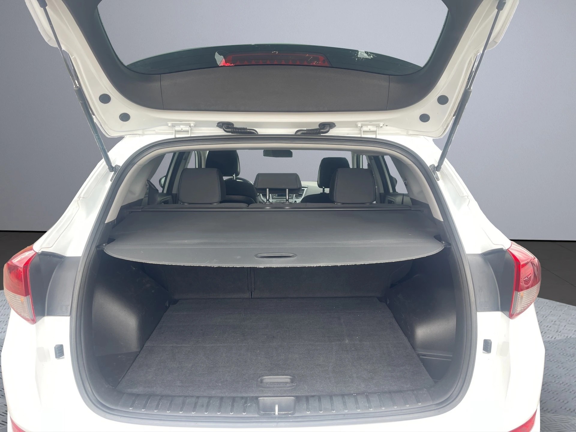 HYUNDAI Tucson 1.7 CRDI Swiss Edition-image-8