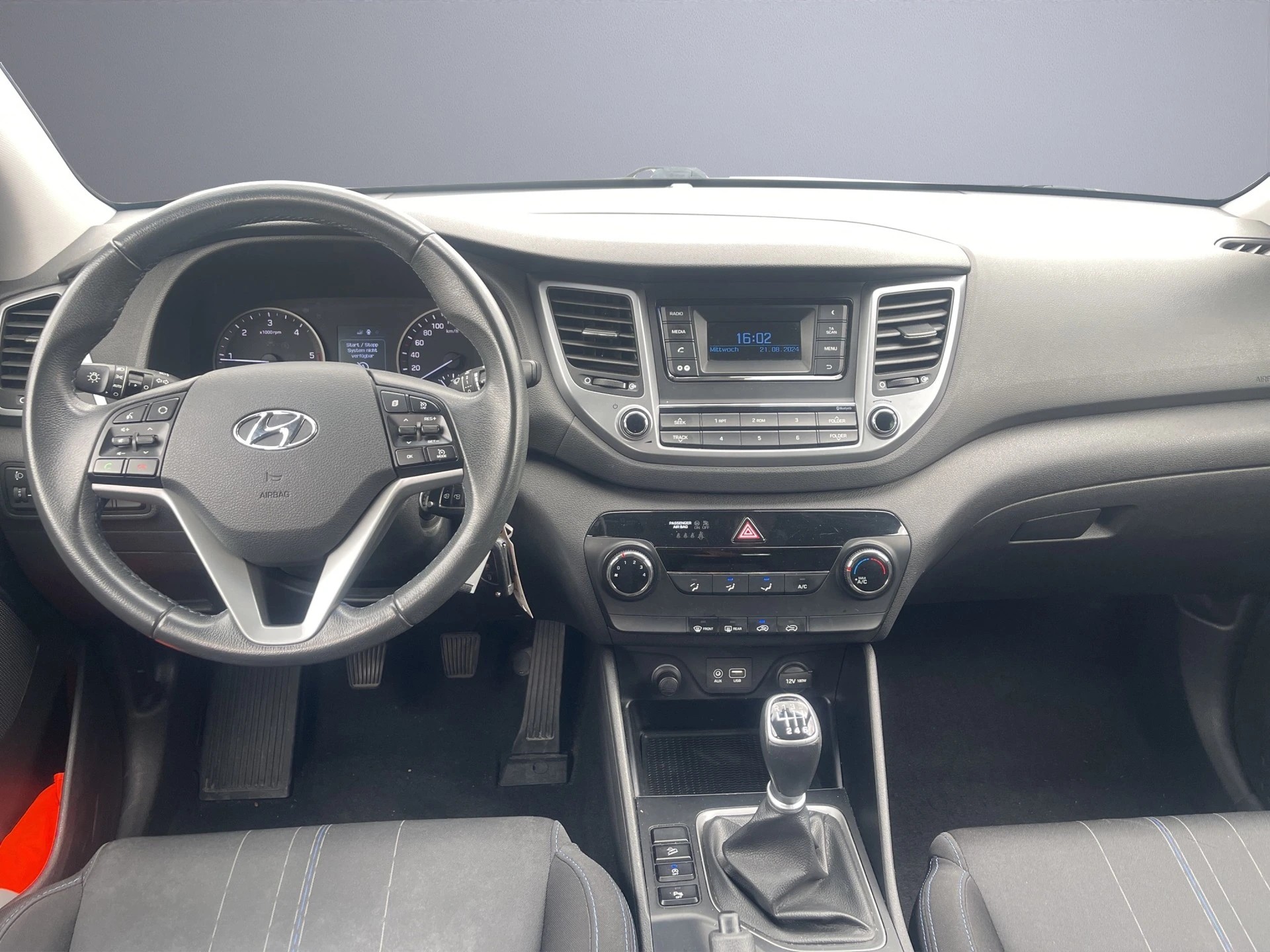 HYUNDAI Tucson 1.7 CRDI Swiss Edition-image-9