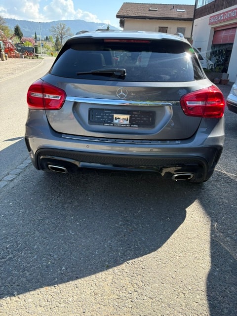 MERCEDES-BENZ GLA 250 AMG Line 4Matic 7G-DCT-image-4