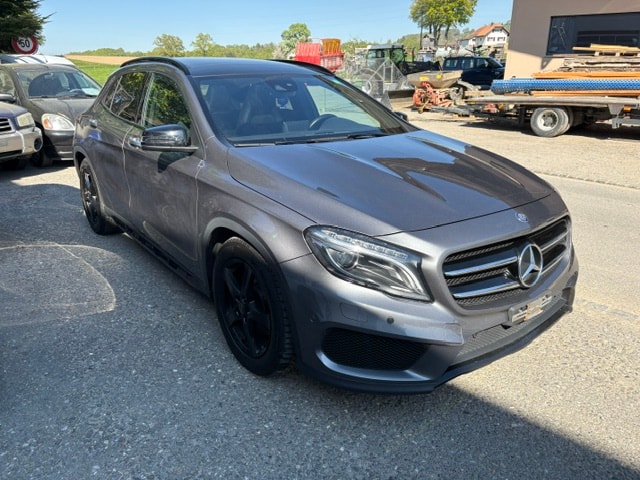 MERCEDES-BENZ GLA 250 AMG Line 4Matic 7G-DCT