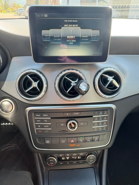 MERCEDES-BENZ GLA 250 AMG Line 4Matic 7G-DCT-image-6