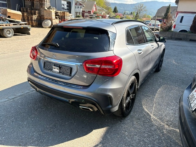 MERCEDES-BENZ GLA 250 AMG Line 4Matic 7G-DCT-image-5