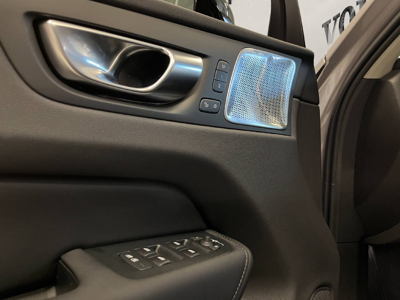 VOLVO XC60 2.0 T8 TE Ultra Dark eAWD-image-13