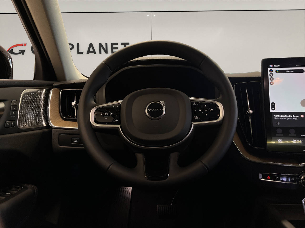 VOLVO XC60 2.0 T8 TE Ultra Dark eAWD-image-9