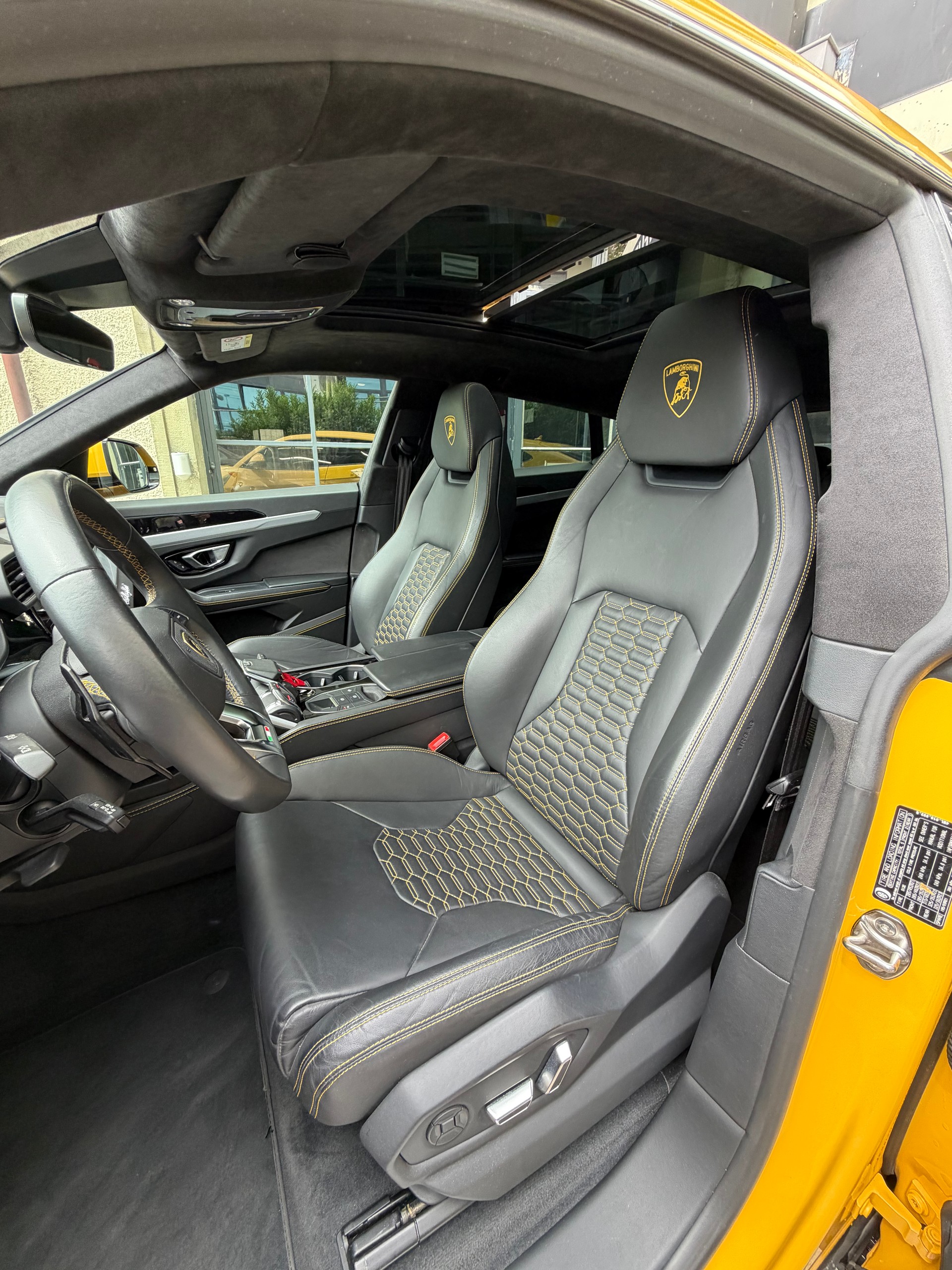 LAMBORGHINI Urus E-Gear-image-10