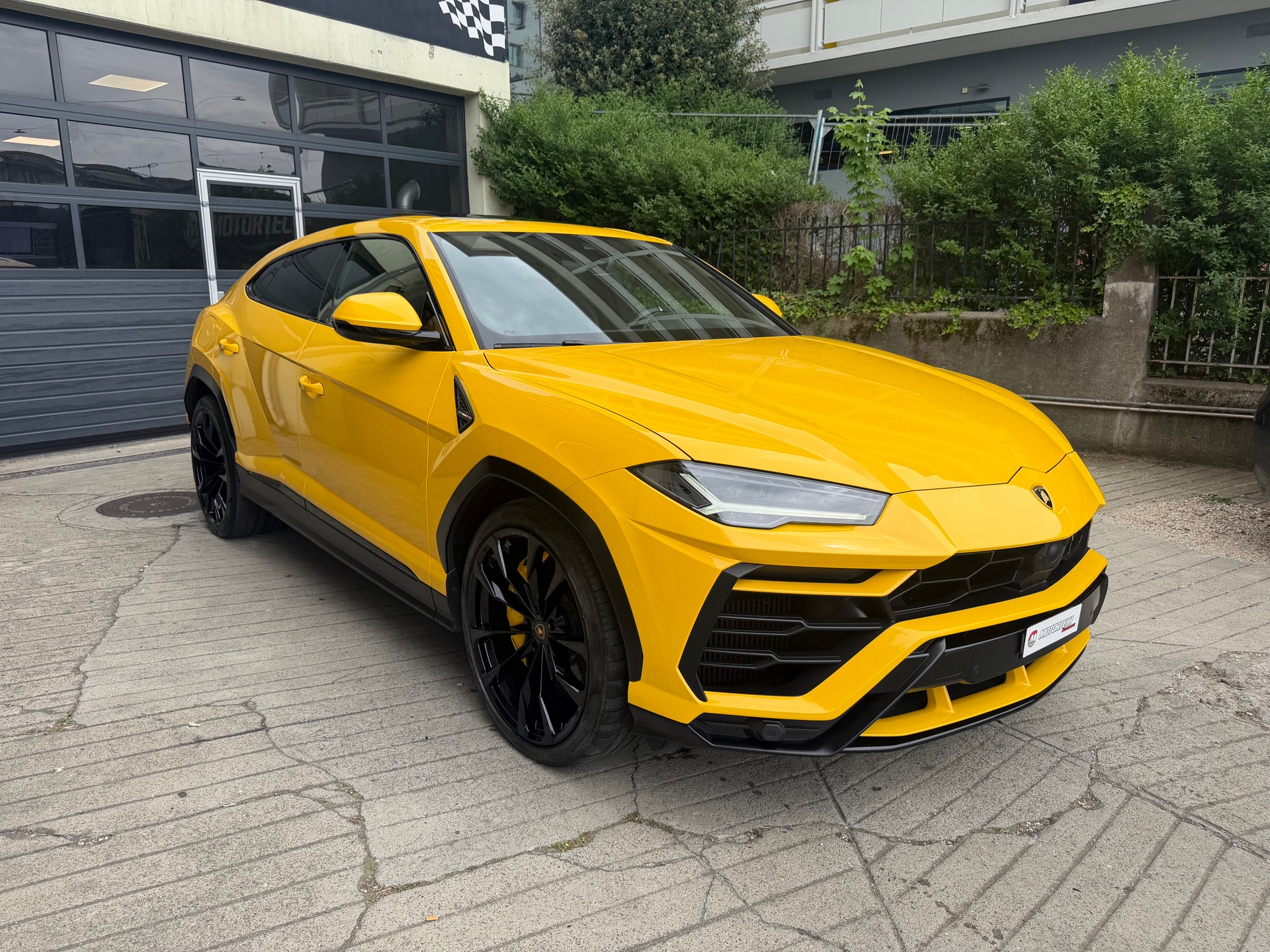 LAMBORGHINI Urus E-Gear-image-1