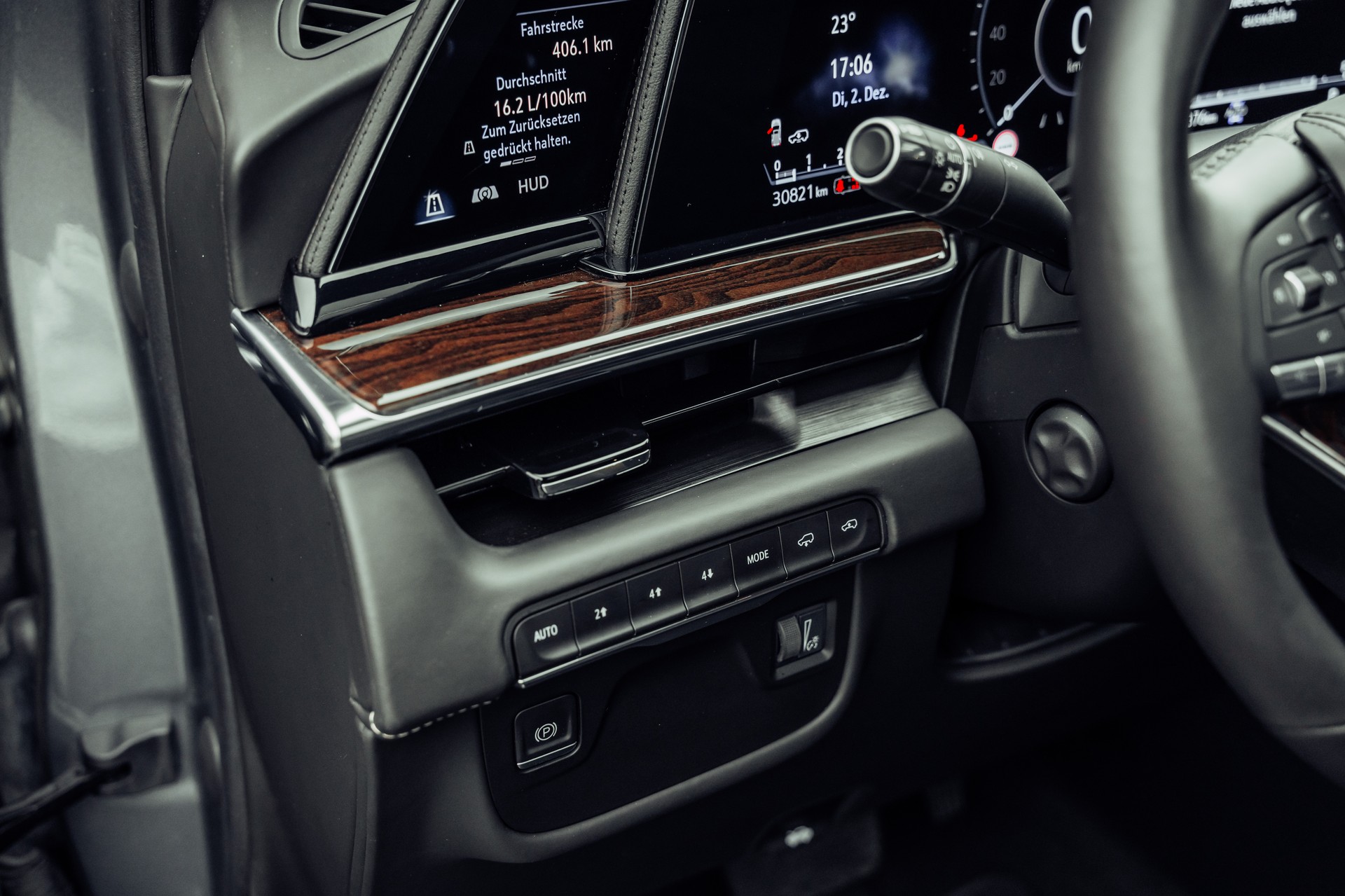 CADILLAC Escalade Platinum Sport-image-16