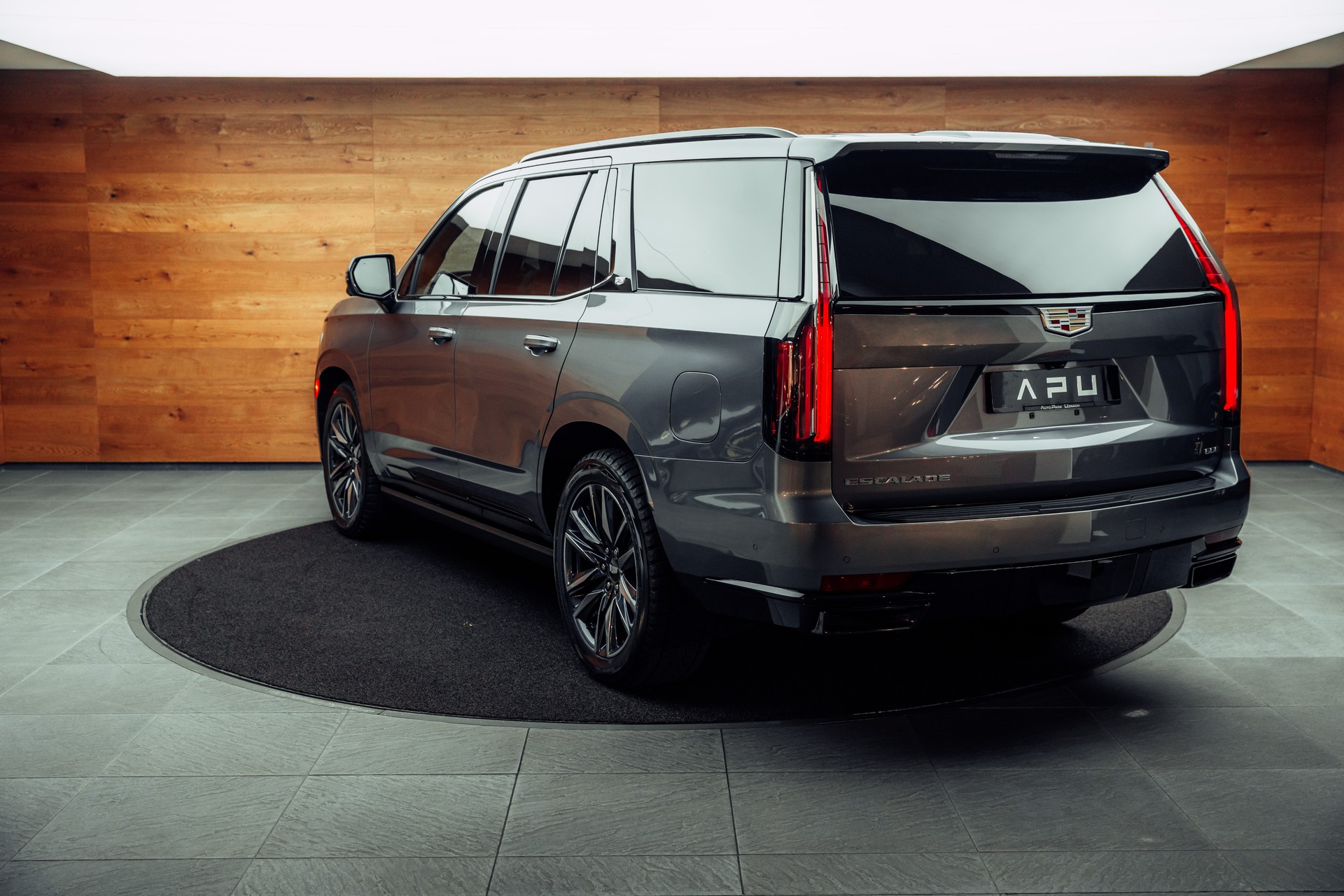 CADILLAC Escalade Platinum Sport-showroom-element-2