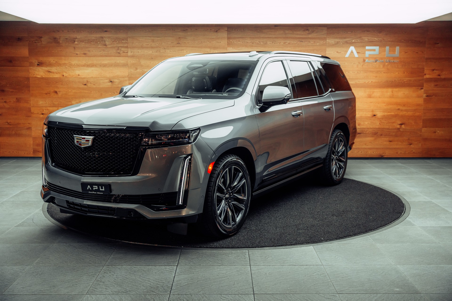CADILLAC Escalade Platinum Sport-showroom-element-3