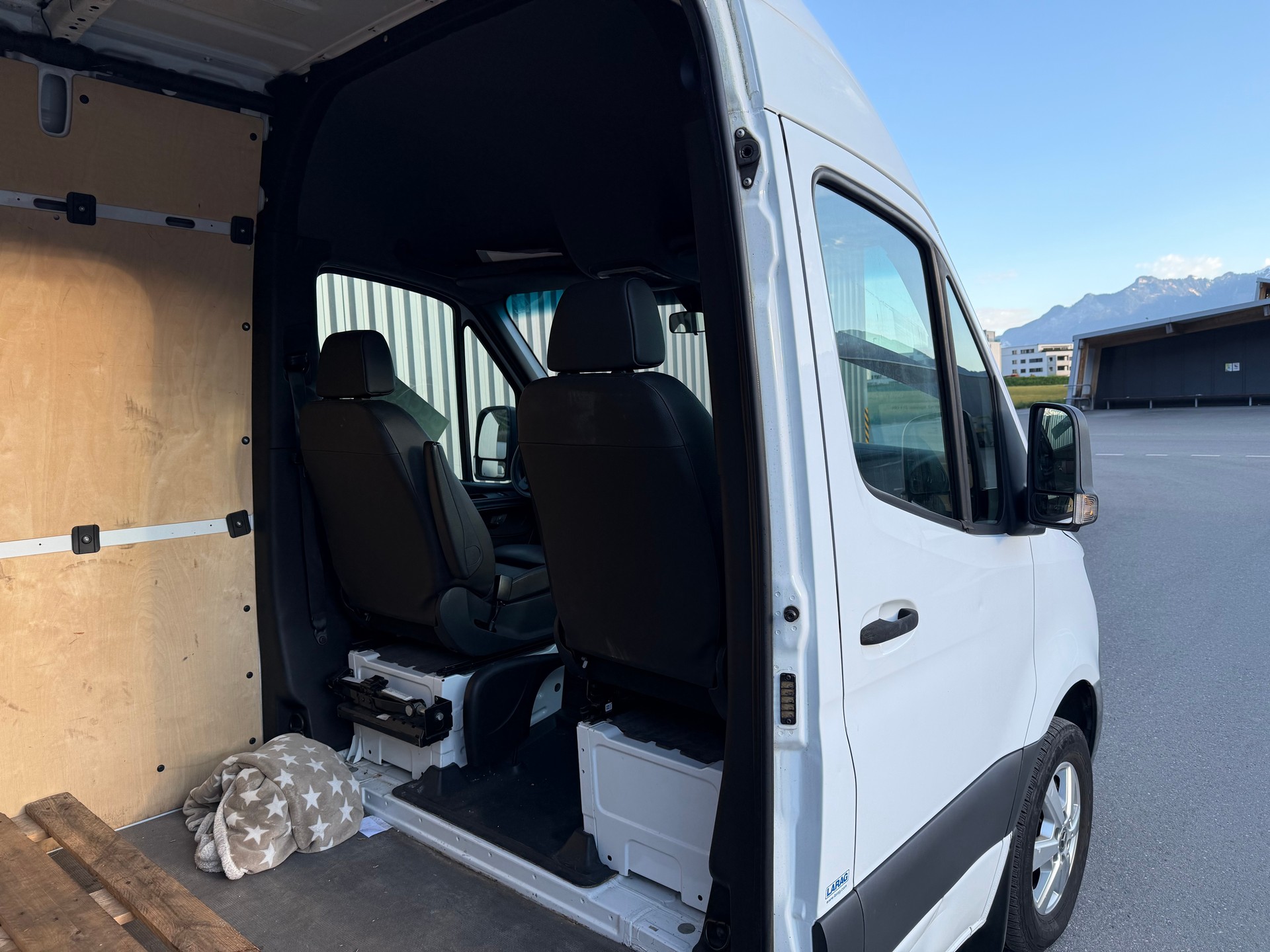 MERCEDES-BENZ Sprinter 214 CDI Standard 9G——CHARGE 950 KG —-BOITE AUTOMATIQUE-image-10