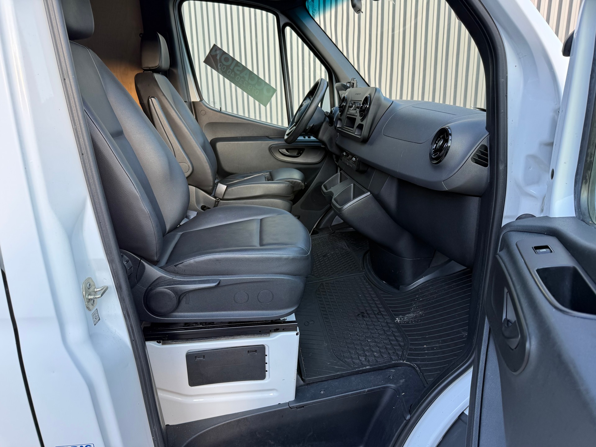 MERCEDES-BENZ Sprinter 214 CDI Standard 9G——CHARGE 950 KG —-BOITE AUTOMATIQUE-image-20