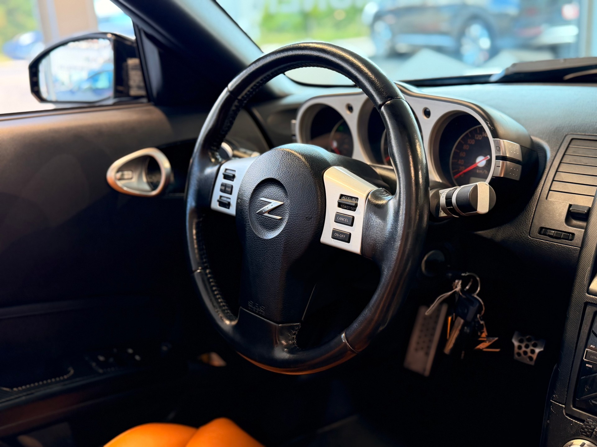 NISSAN 350 Z Roadster-image-25