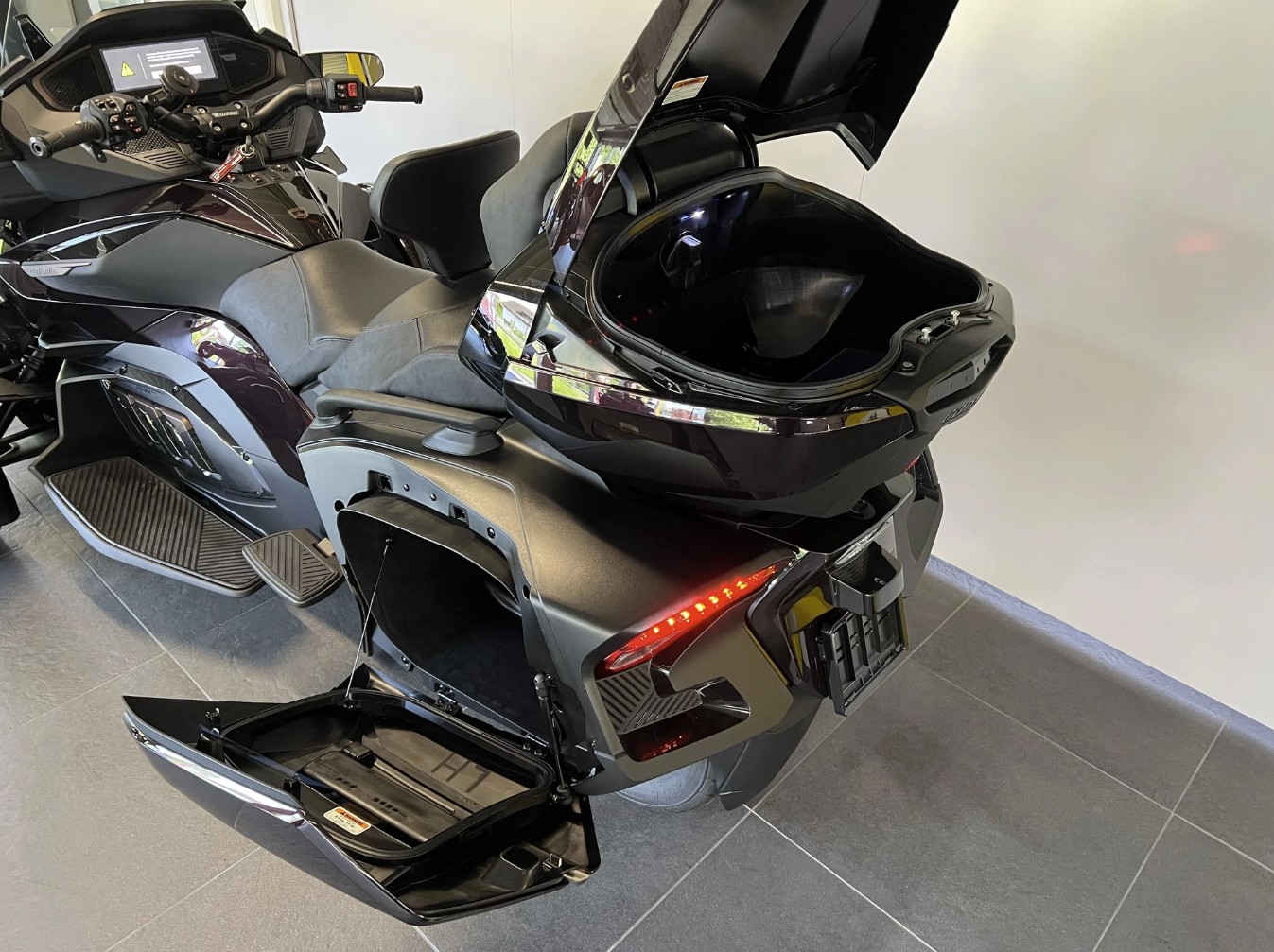 CAN-AM Spyder RT-LTD Sea Sky Edition SE6-image-6