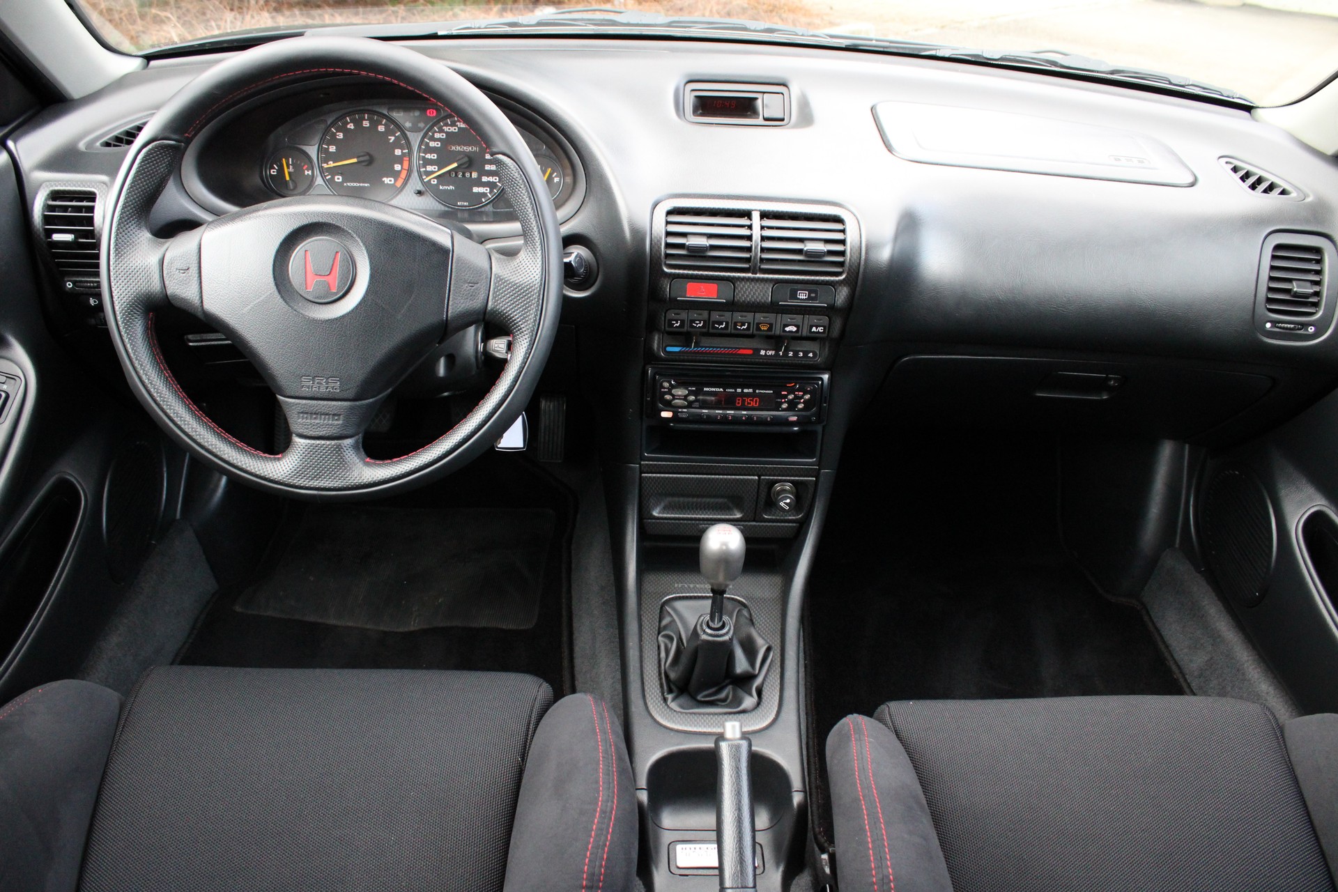 HONDA Integra Type-R 1.8 VTEC-image-13