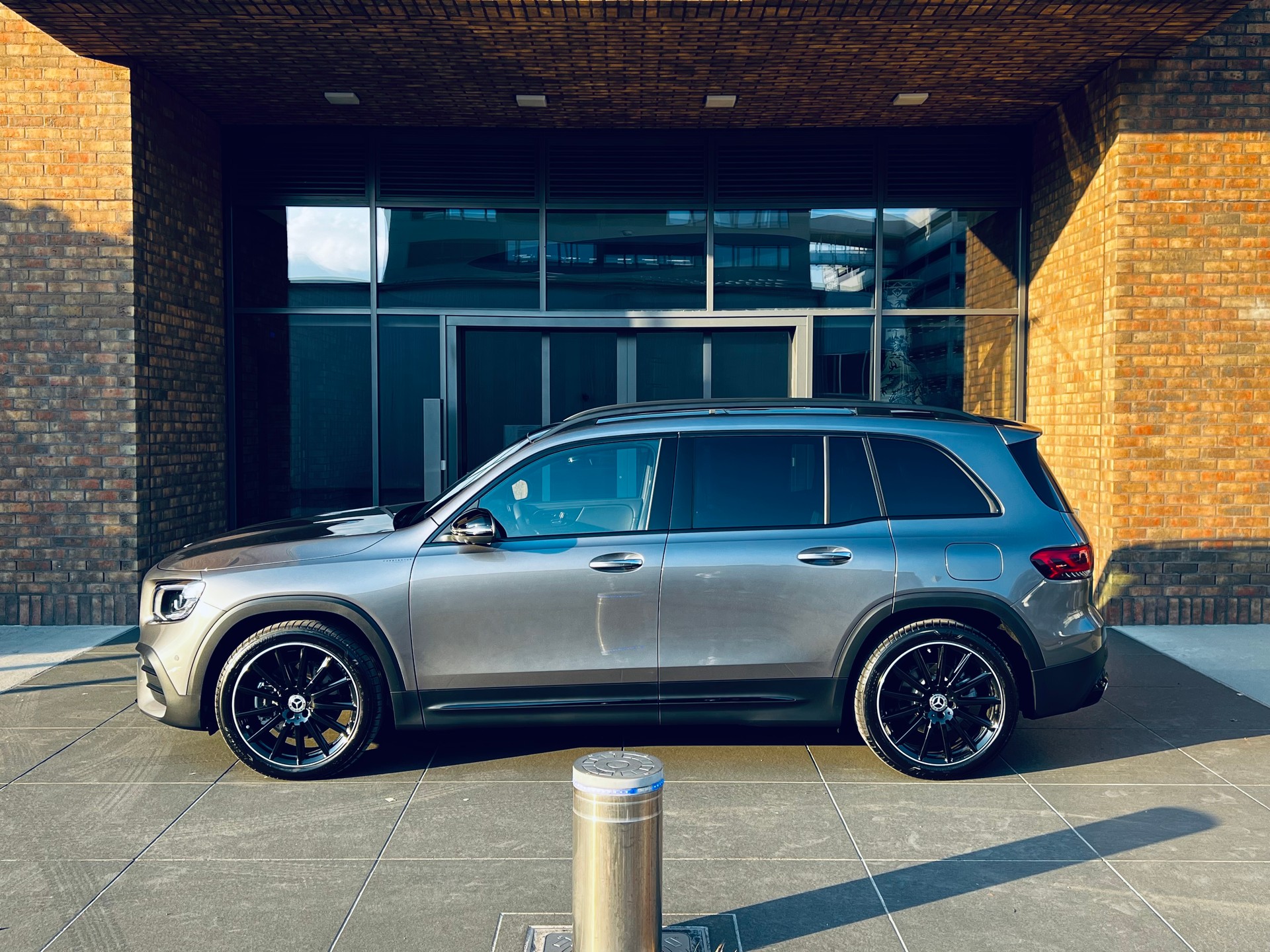 MERCEDES-BENZ GLB 220 d 4Matic AMG Line 8G | CH-Fahrzeug | Gratis Service-showroom-element-1