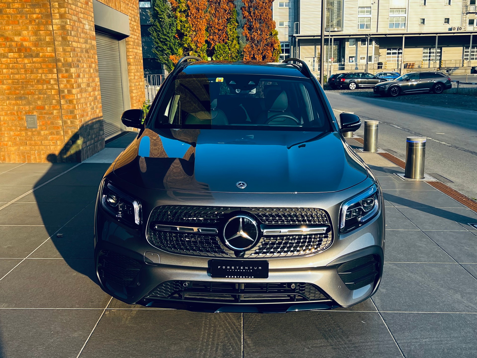 MERCEDES-BENZ GLB 220 d 4Matic AMG Line 8G | CH-Fahrzeug | Gratis Service-showroom-element-3