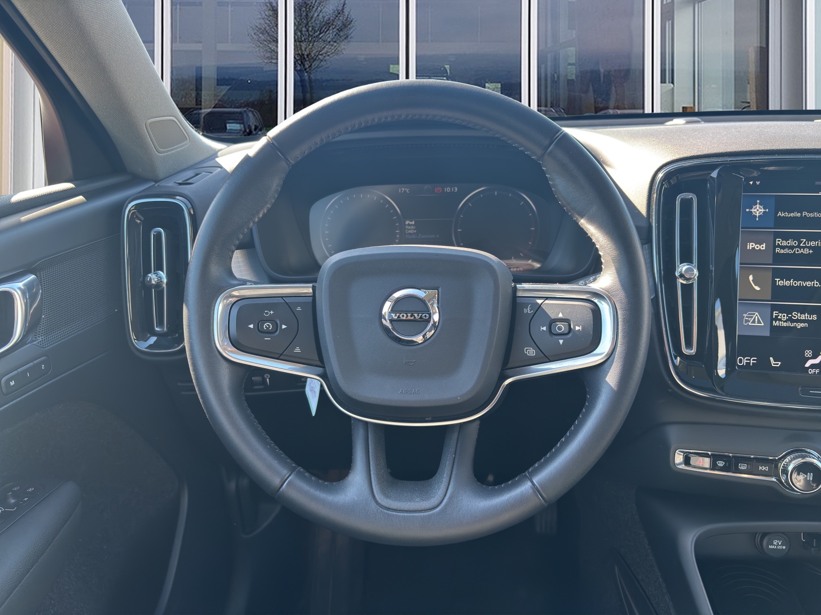 VOLVO XC40 2.0 D4 Momentum AWD-image-11
