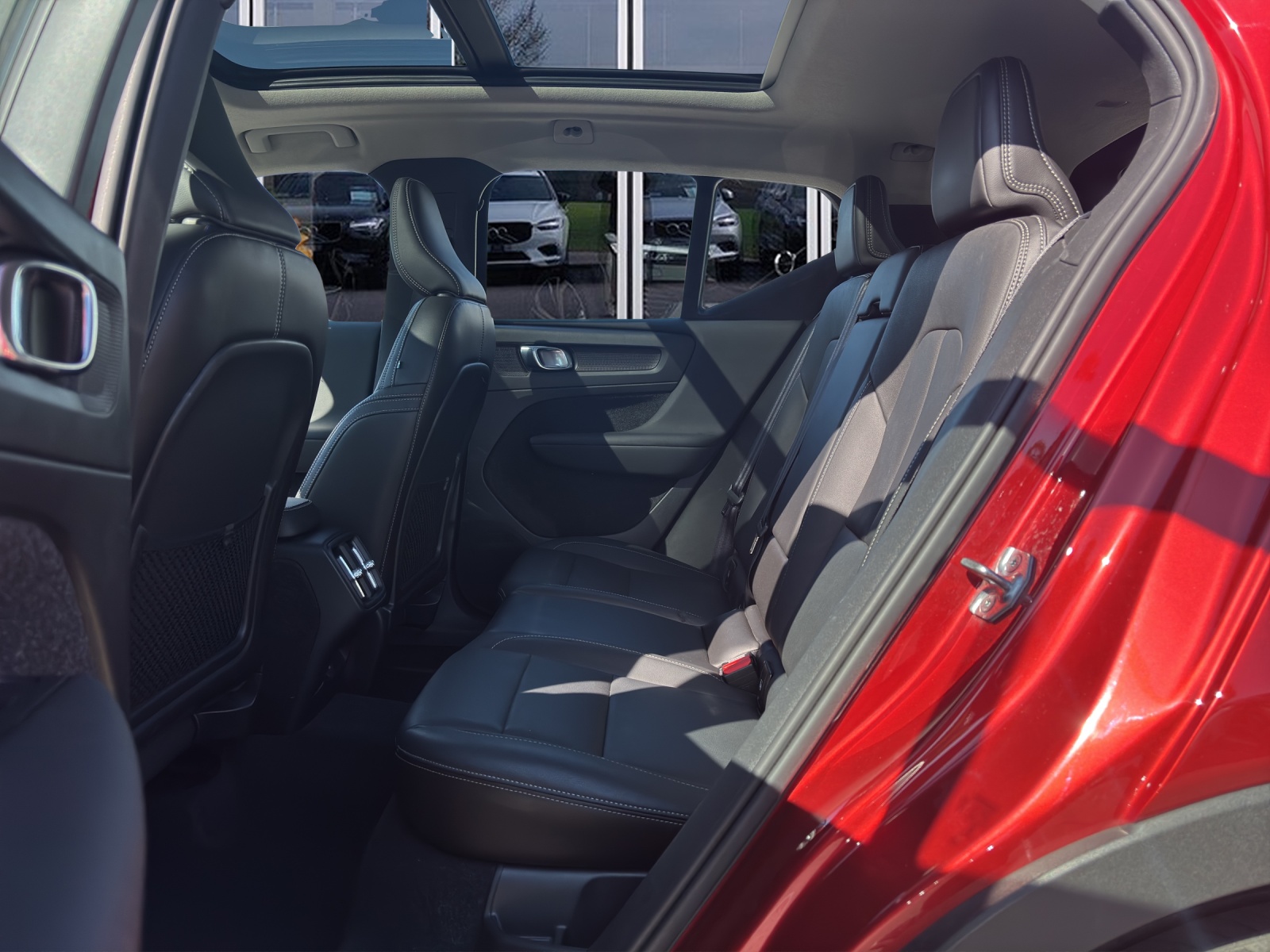 VOLVO XC40 2.0 D4 Momentum AWD-image-13