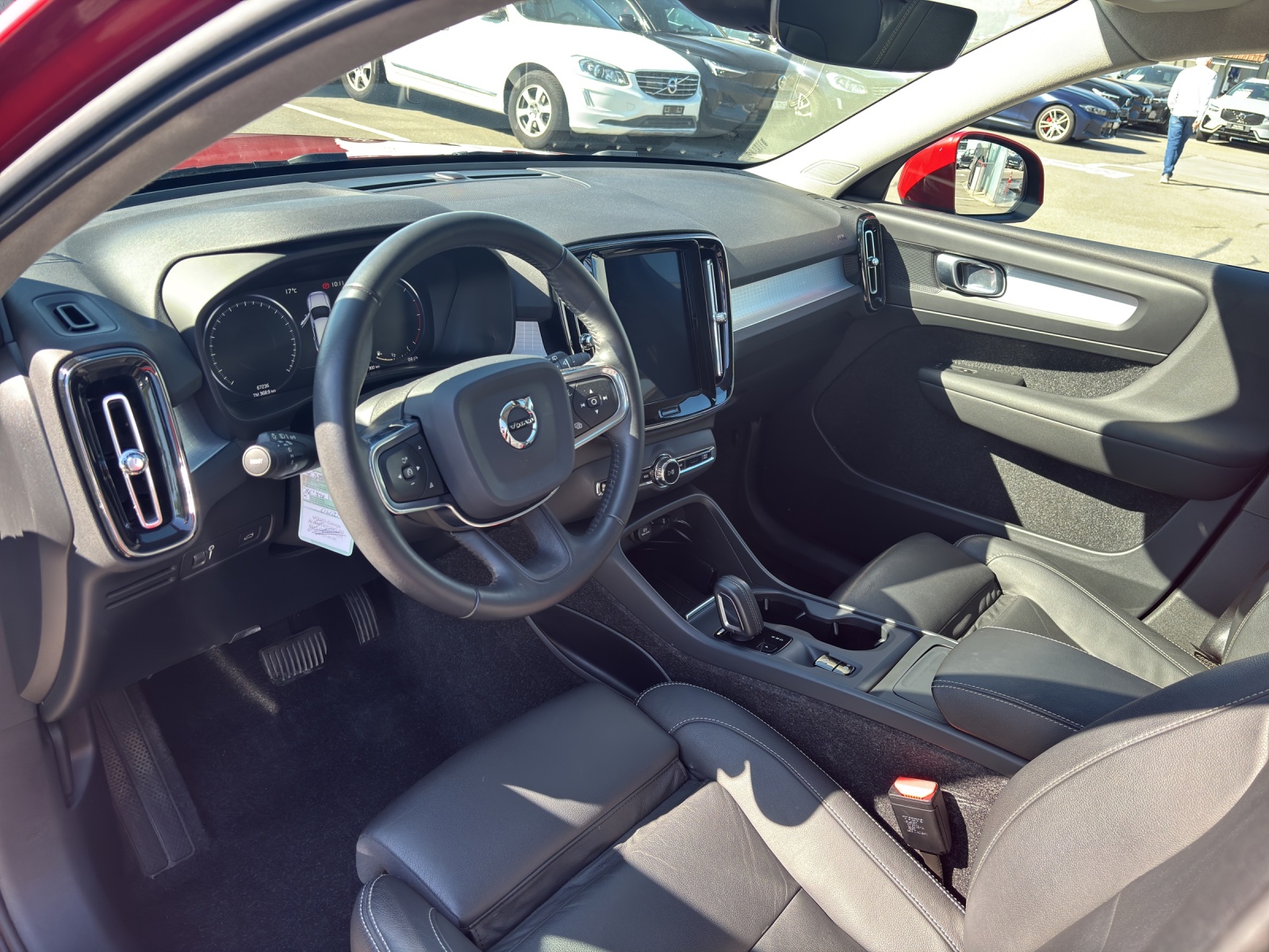 VOLVO XC40 2.0 D4 Momentum AWD-image-9