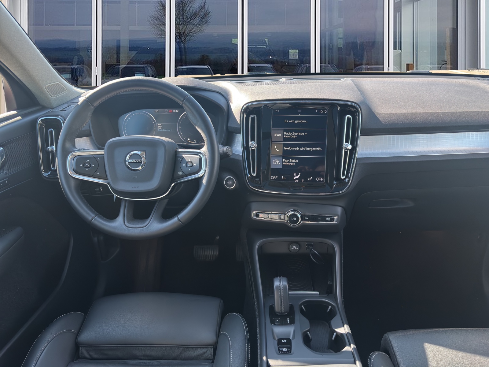 VOLVO XC40 2.0 D4 Momentum AWD-image-10