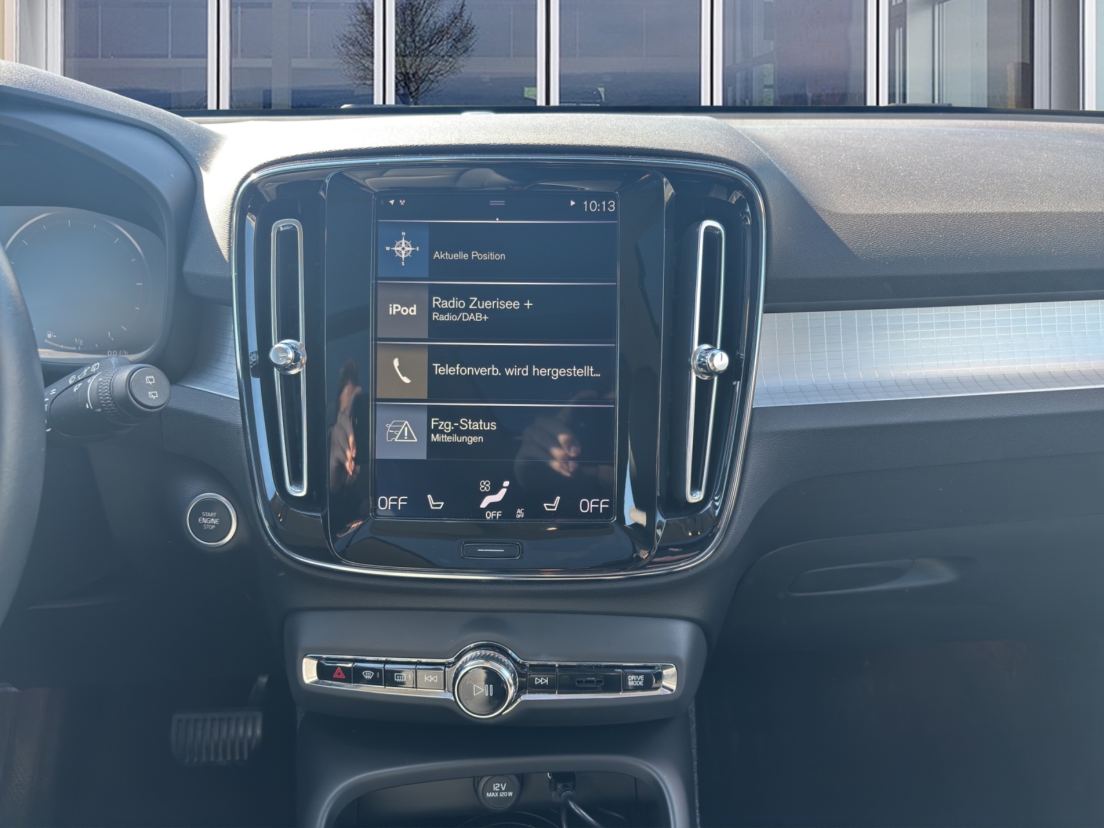 VOLVO XC40 2.0 D4 Momentum AWD-image-12