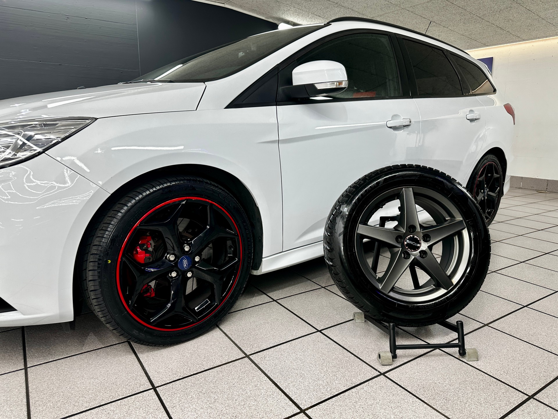 FORD Focus 2.0 SCTi ST-2-image-12